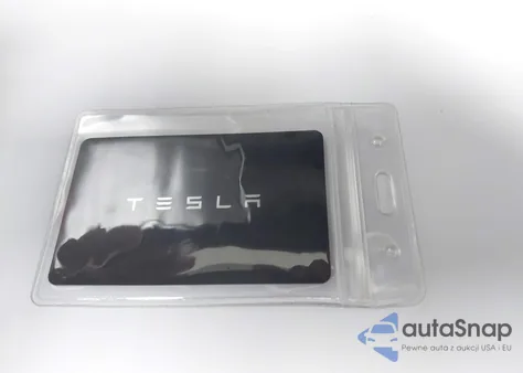 2024 Tesla Model Y Long Range Dual Motor All-Wheel Drive/Rwd z USA, uszkodzony, nr VIN 7SAYGDEDXRA307210